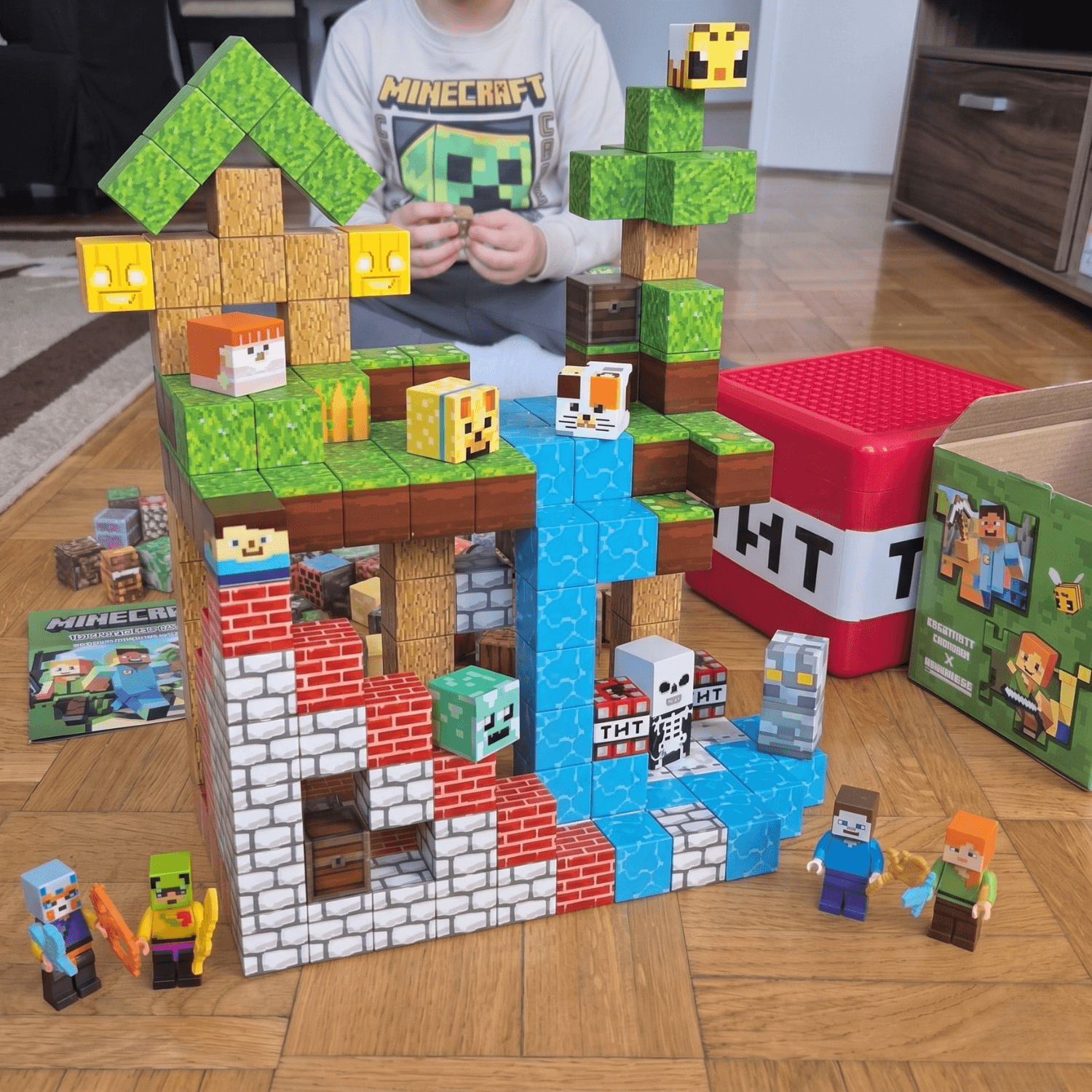 Minecraft Kreativni Set : 180 Magnetnih Kockica + 4 Figure ( POKLON PAKOVANJE )