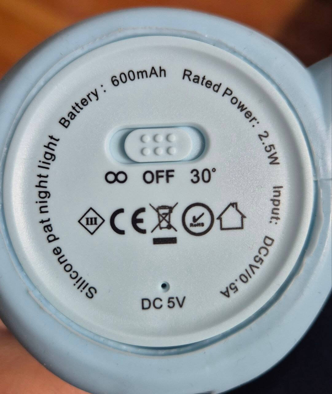 Labubu noćna lampa - 8 različitih boja osvetljenja 💫