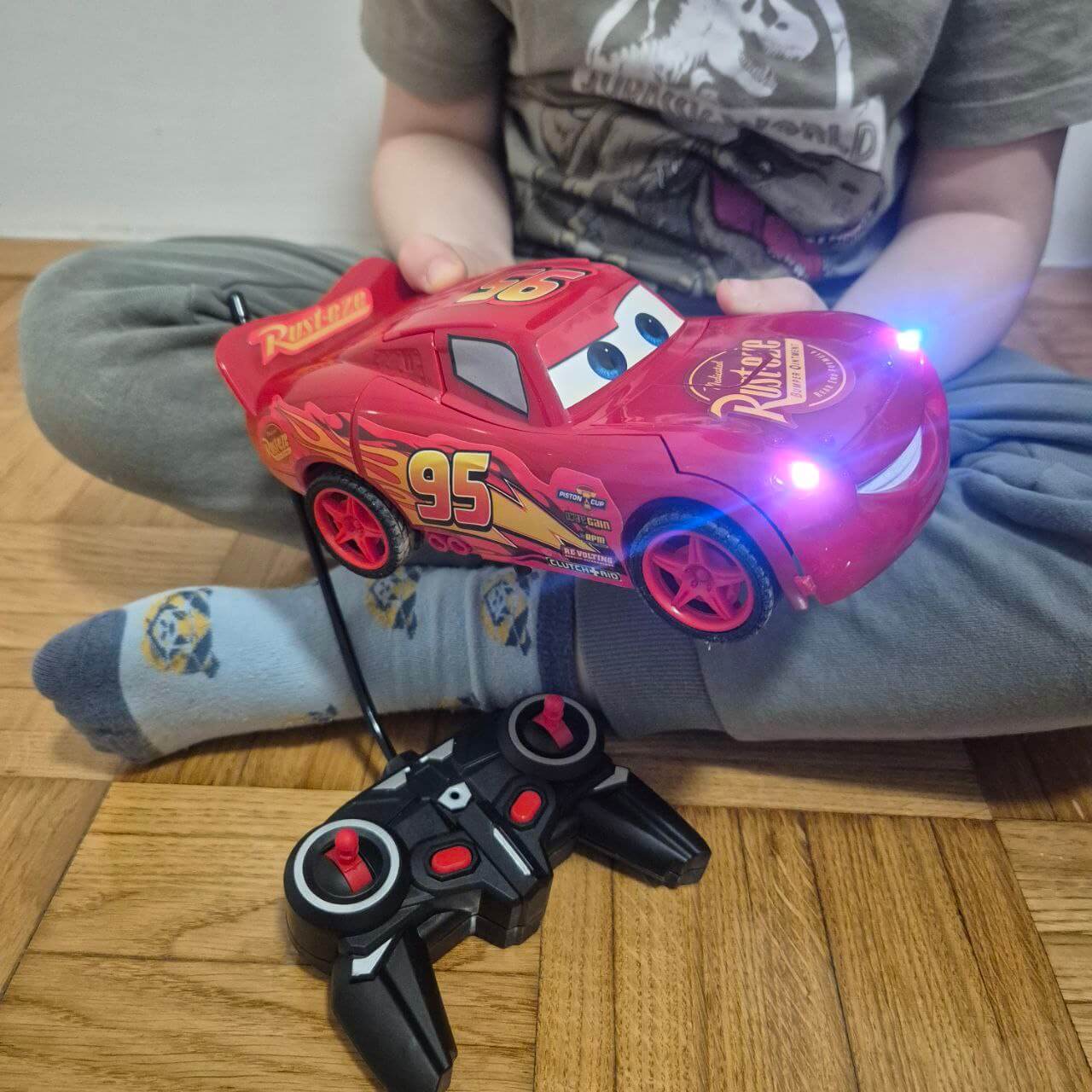 Munja Mekvin Auto Robot Transformers + Daljinski upravljač 🎮